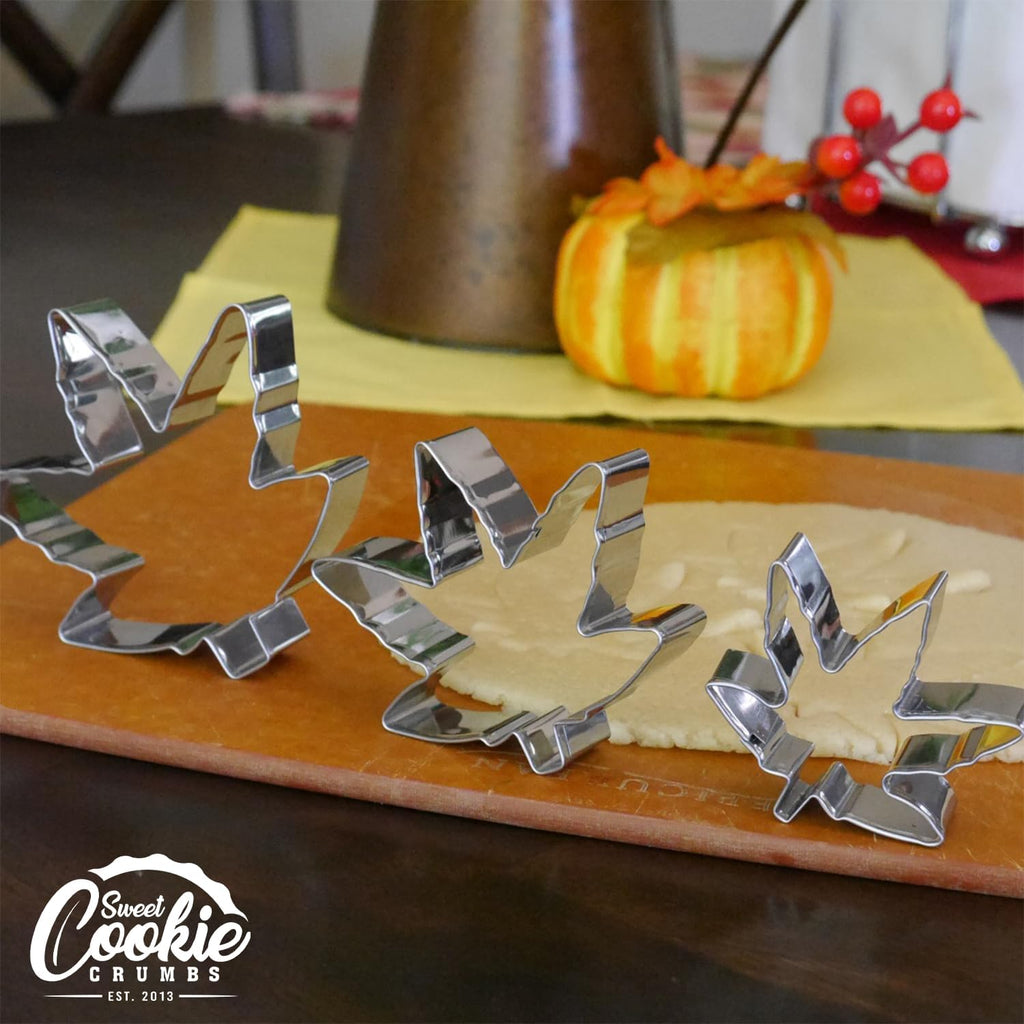 Hemp Marijuana Leaf Cookie Cutter Set – Sharp & Stainless Steel Cooking Utensils – A Fun Fit for Sandwiches, Pancakes, Fruits & Crafts – Dishwasher-Safe 3-Piece Bakery Supplies by Sweet Cookie Crumbs