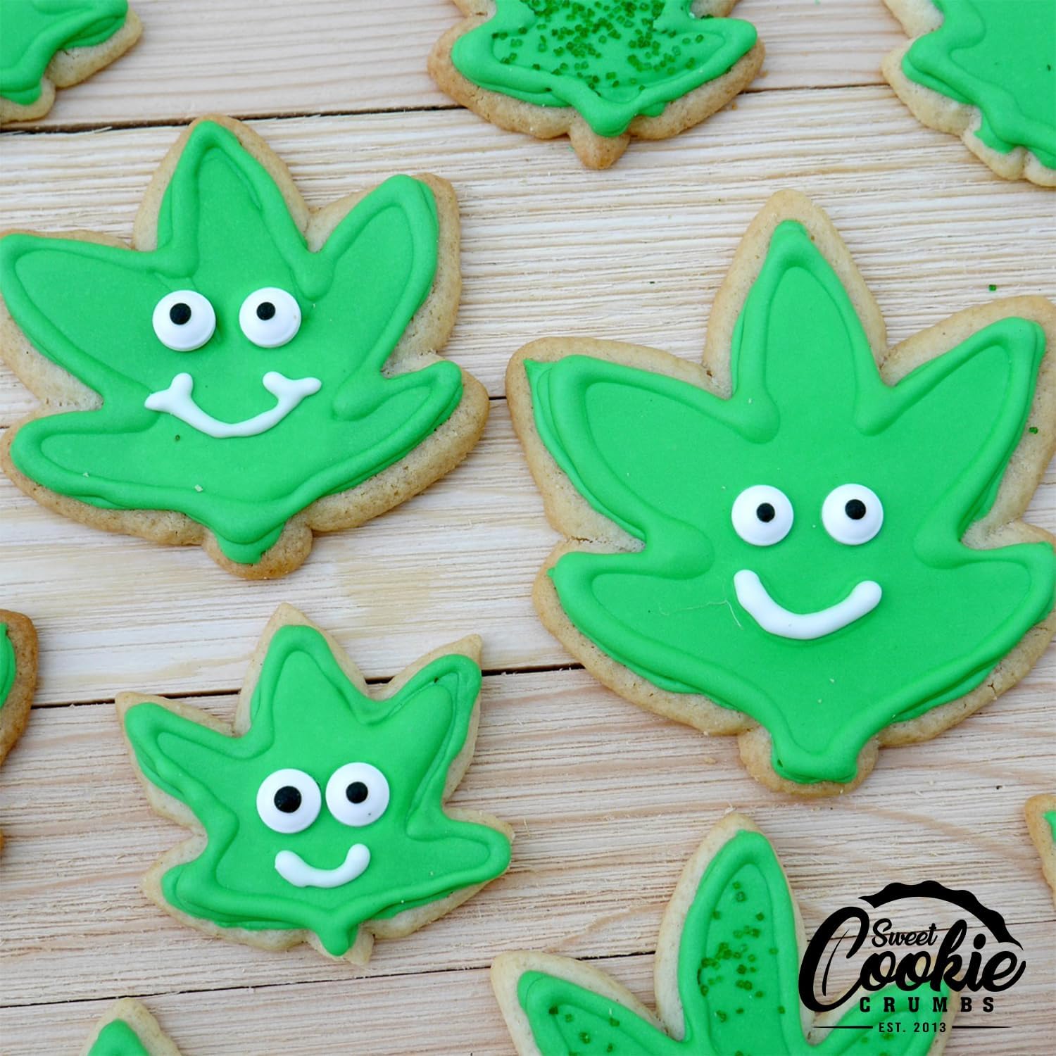 Hemp Marijuana Leaf Cookie Cutter Set – Sharp & Stainless Steel Cooking Utensils – A Fun Fit for Sandwiches, Pancakes, Fruits & Crafts – Dishwasher-Safe 3-Piece Bakery Supplies by Sweet Cookie Crumbs
