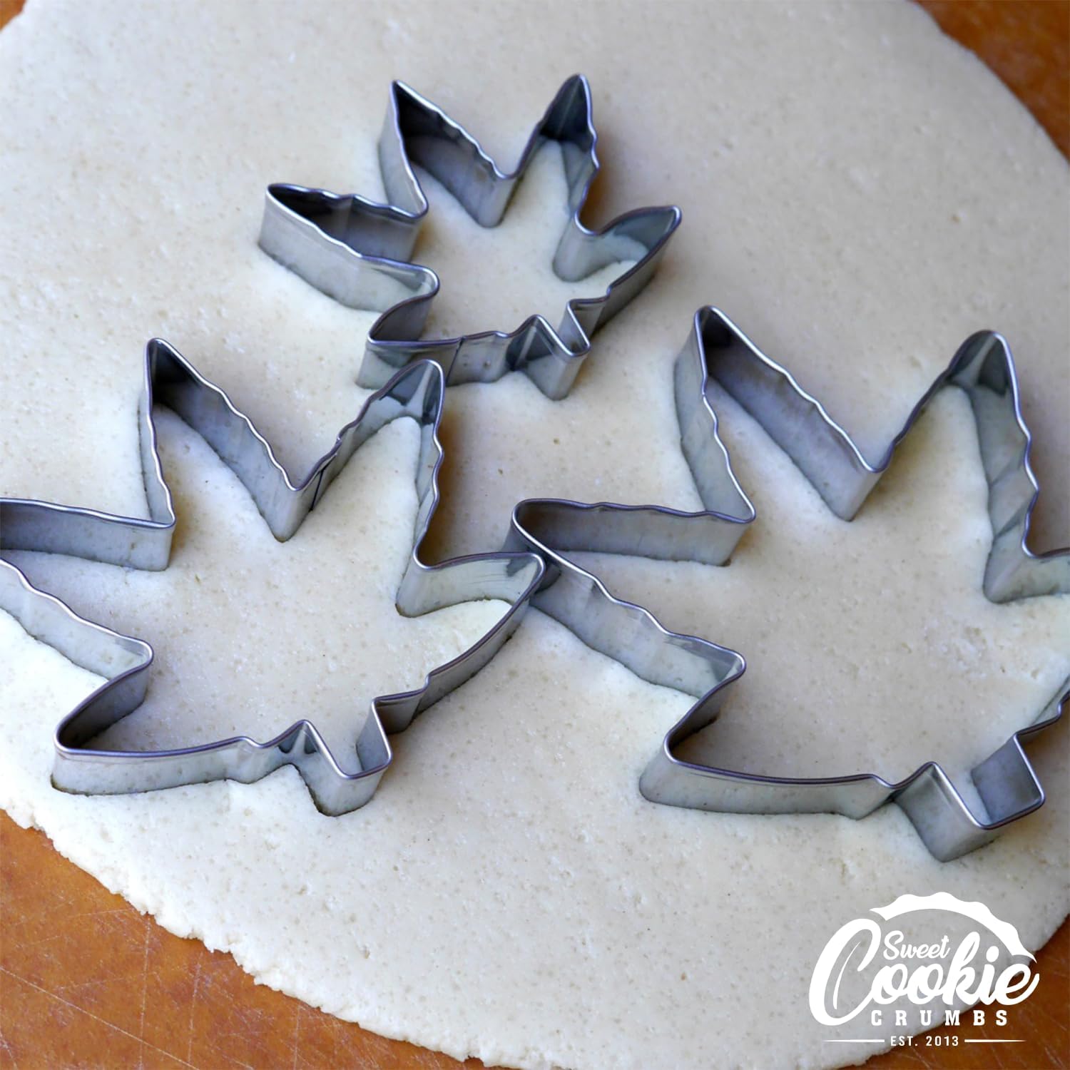 Hemp Marijuana Leaf Cookie Cutter Set – Sharp & Stainless Steel Cooking Utensils – A Fun Fit for Sandwiches, Pancakes, Fruits & Crafts – Dishwasher-Safe 3-Piece Bakery Supplies by Sweet Cookie Crumbs
