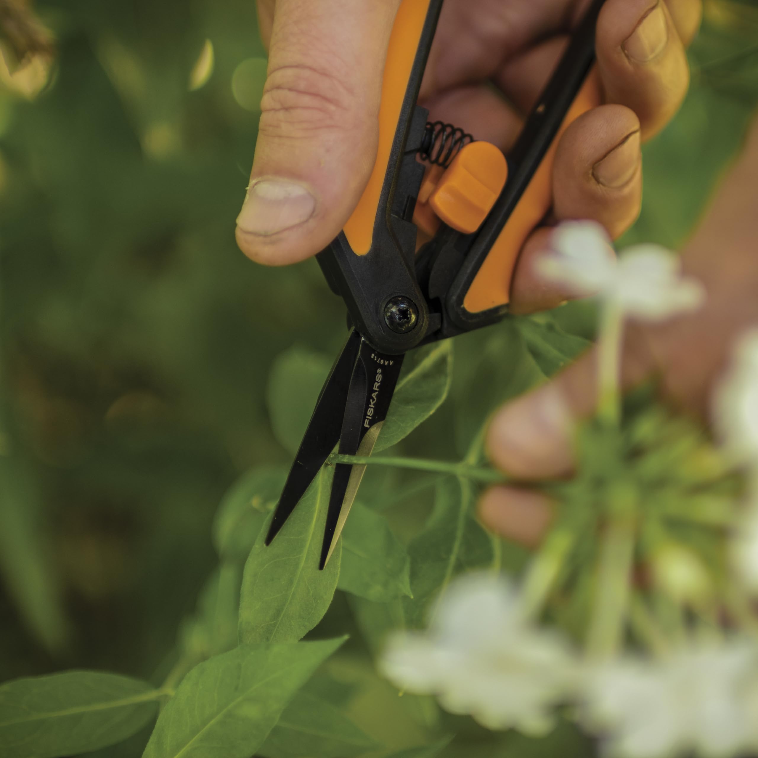 Fiskars 6" Non-Stick Pruning Snips, Resin-Resistant Garden Scissors