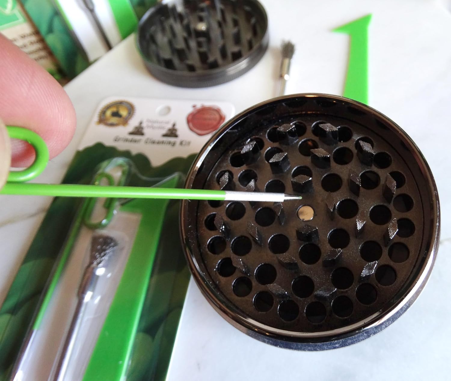 Grinder Cleaning Kit For Herbs Coffee Grinders Cigarette Rolling Papers Machine Pre Rolled Cones Poker Wax Tool Cone Loader 1 1/4 Size King Pre Rolls